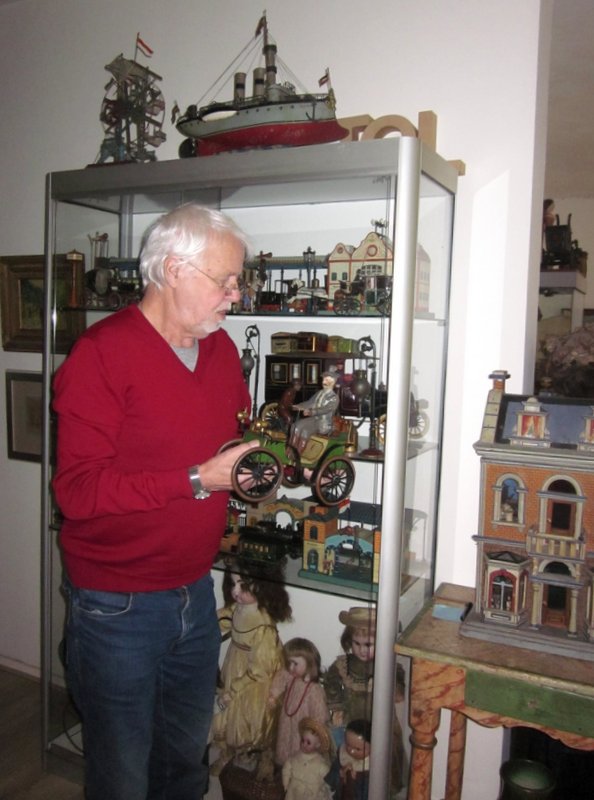 punch verticaal kapperszaak Lourens Bas | Beëdigd expert-taxateur van oud en antiek speelgoed  (1944-2019)